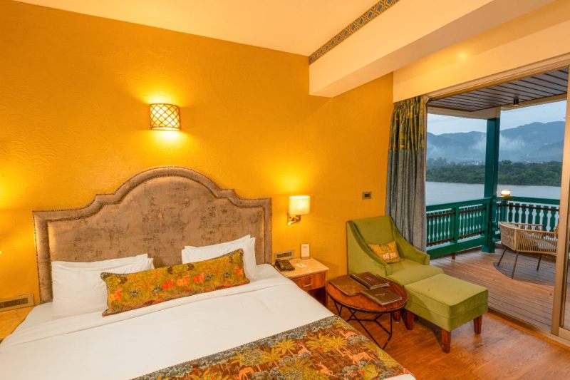 luxury-premium-riverview-with-balcony2