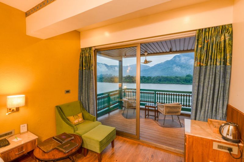 luxury-premium-riverview-with-balcony3