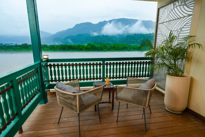 luxury-premium-riverview-with-balcony5